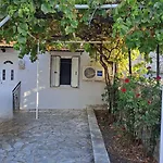 Lepanto House Near Nafpaktos * Kastrakion